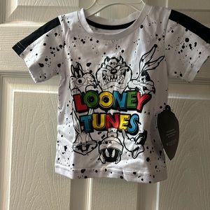 Looney Tunes Teeshirt. Whits and Black size 12 months